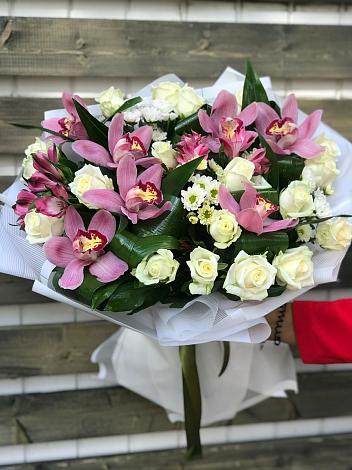Букет цветов из: Розы и Хризантемы в Выльгорте
