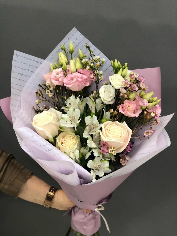 Букет цветов из: Альстромерии, Розы и Лизиантусы в Выльгорте