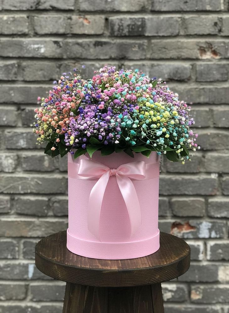 Цветочная композиция из Гипсофила и Розы в шляпной коробке в Выльгорте