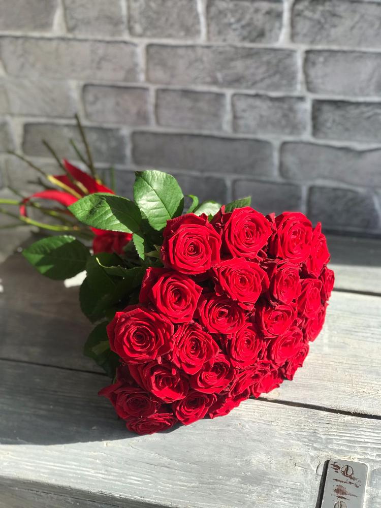 Букет Красные розы Фридом в Выльгорте