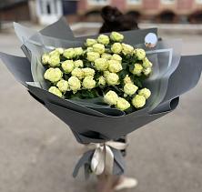 Букет Белые кустовые розы Солинеро в Выльгорте
