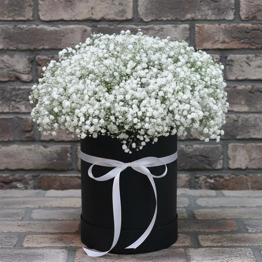 Цветочная композиция из Гипсофила в шляпной коробке в Выльгорте