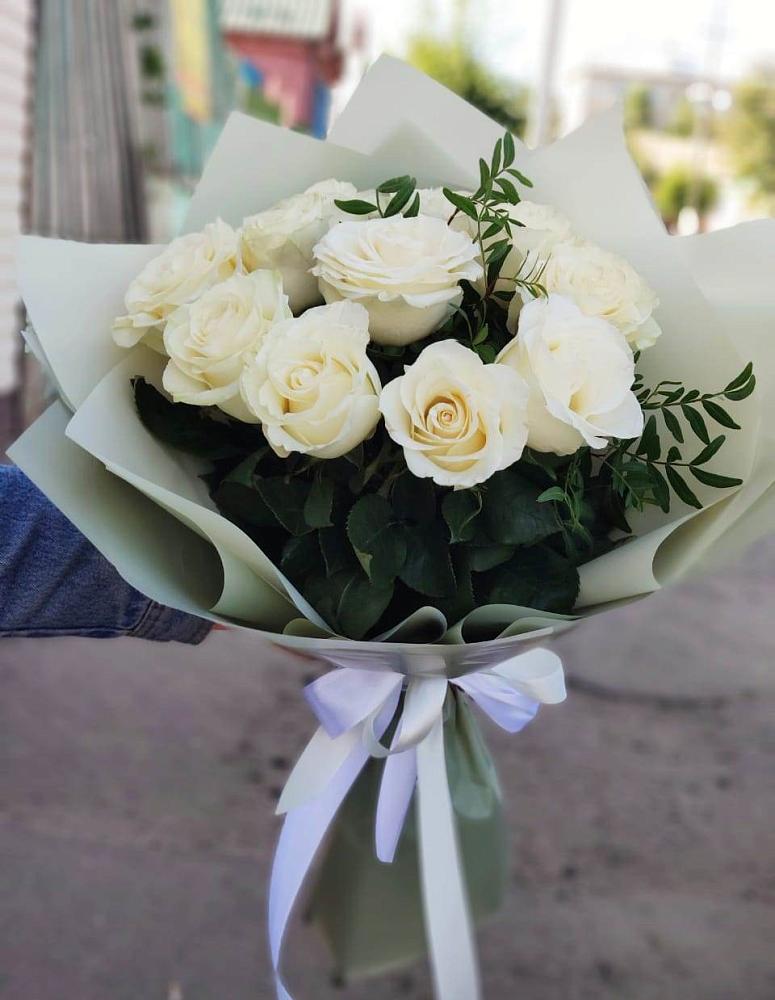 Букет Белые розы Проуд в Выльгорте