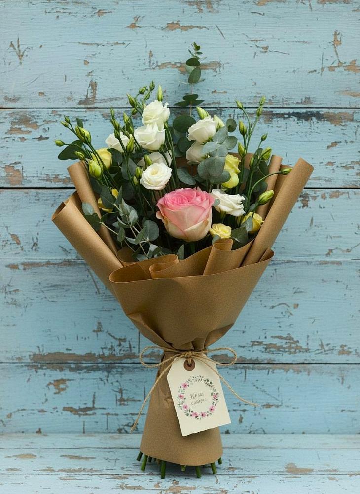 Букет цветов из: Розы и Лизиантусы в Выльгорте