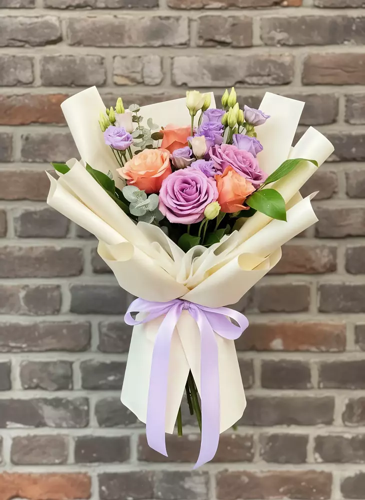 Букет цветов из: Лизиантусы и Розы в Выльгорте