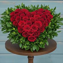 Цветочная композиция из Розы в виде сердца в Выльгорте