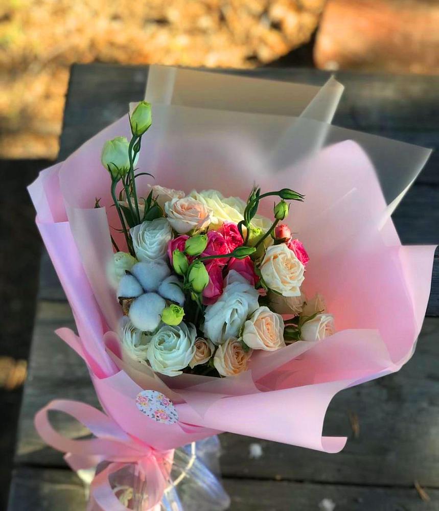 Букет цветов из: Розы и Лизиантусы в Выльгорте