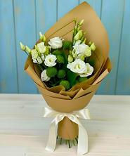 Букет цветов из:  Хризантемы и Лизиантусы в Выльгорте