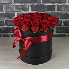 Цветочная композиция из Розы в шляпной коробке в Выльгорте