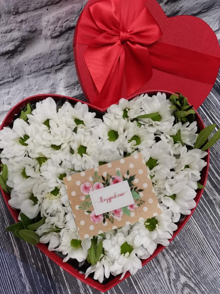 Цветочная композиция из Хризантемы в виде сердца в Выльгорте