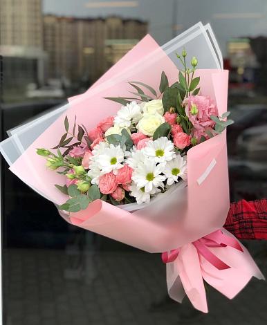 Букет цветов из: Розы, Лизиантусы и Хризантемы в Выльгорте