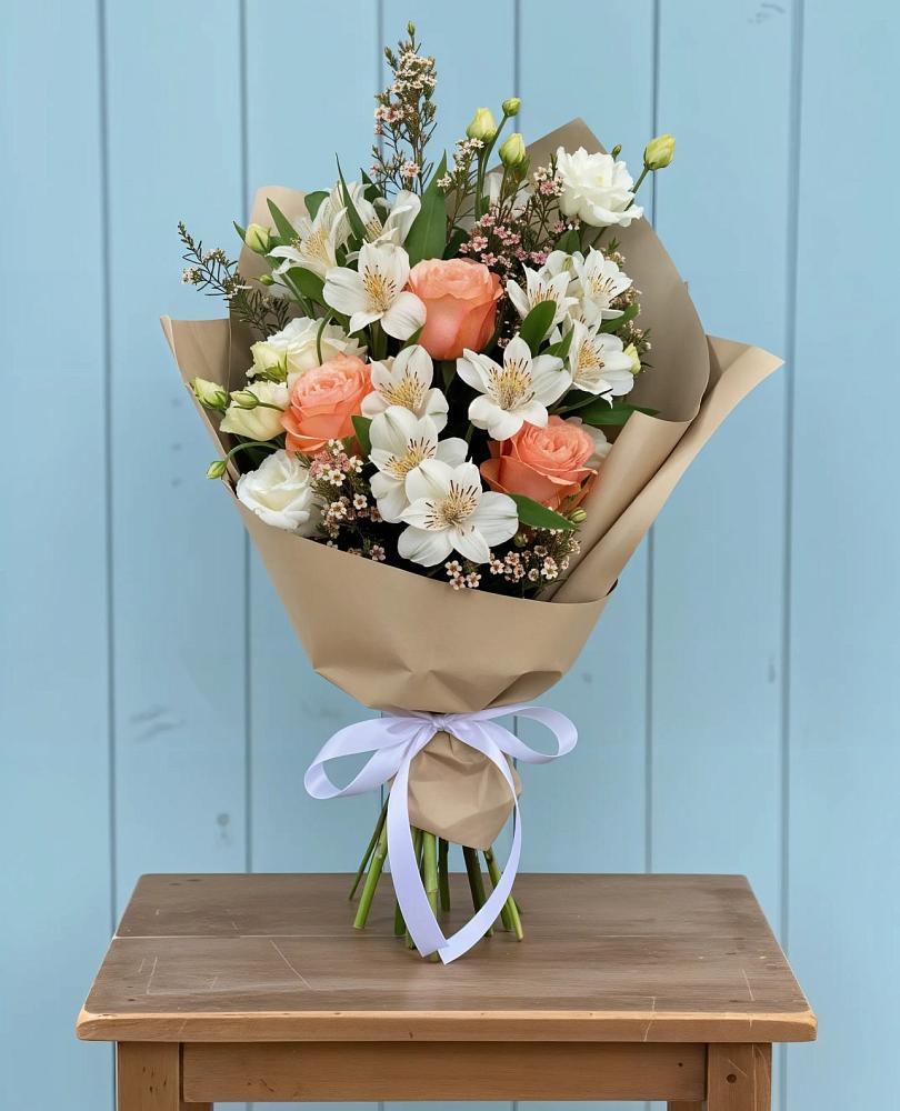 Букет цветов из: Альстромерии, Лизиантусы, Розы и Хризантемы в Выльгорте